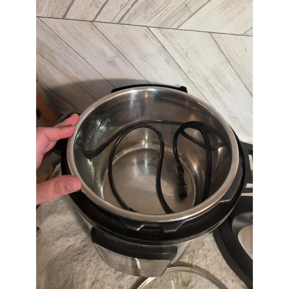 Instant Pot Duo Plus 60 6-Quart Multi-Cooker, Stainless Steel/Black W/ LID